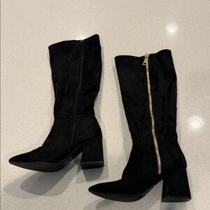 Chic Black Heeled Boots with Gold Zipper